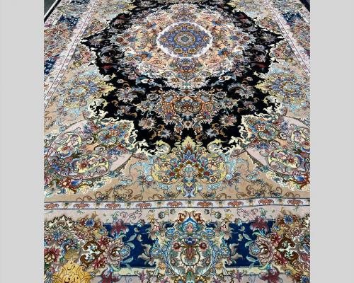 جفت ۶ متری نقشه خطیبی چله ابریشم گل ابریشم حاشیه ابریشم ۶۰ رج جنس مرینوس ابریشم   زمینه مشکی حاشیه فیروزه ای 