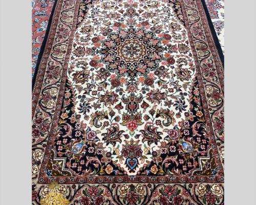 تک زرع ونیم بیجار ۵۰ رج گل ابریشم نقشه خورشیدی 