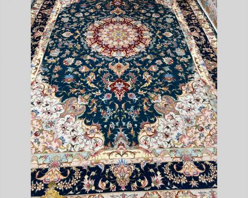 تک6متری علیا فیروزه ای ۵۰ رج پر  جنس مرینوس گل ابریشم چله ابریشم 