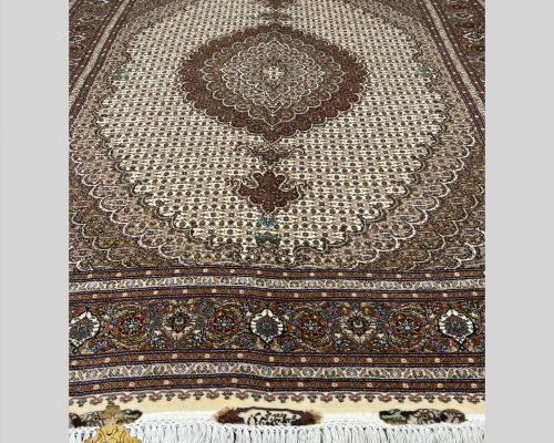 قالیچه ماهی طرح کمال الملک پنجاه رج زمینه کرم حاشیه اخرایی
