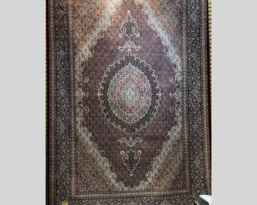 تک۶متری ماهی۵۰رج زمینه دونه اناری حاشیه سرمه ای بی مثال جنس مرینوس گیاهی رنگ ثابت