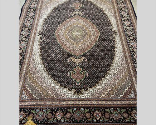 تک قالیچه ماهی سه متری حاشیه سرمه ای ۵۰ رج ۱۳ متن  نقشه کمال الملک