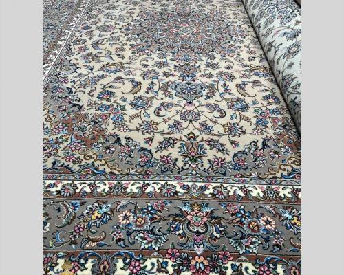 جفت ۹متری کرک  مزیدی یزد  گل ابریشم  زمینه بادامی حاشیه خاکی
