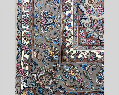 فرش زمینه بادامی