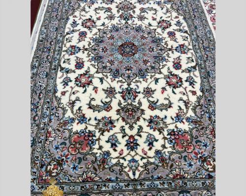 تک زرع ونیم  نقشه موژان  گل ابریشم  ۳۰رج  زمینه کرم حاشیه خاکی
