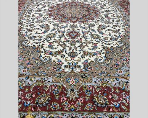 جفت ۹ متری کرک کاشان چهار رنگ ابریشم ،64 خانه نقشه ماندگار جنس کرک نیوزلندی زمینه کرم حاشیه مسی 