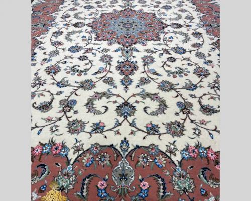 جفت ۶ متری اردکان اصل نصیریان نقشه درباری ۴۲ خانه  جنس پشم چهار رنگ ابریشم زمینه کرم حاشیه مسی