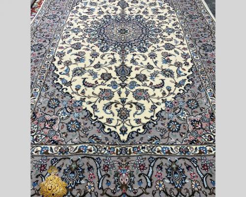 جفت قالیچه پرده ای اردکان نقشه غزال گل ابریشم سایز ۱/۵ ۲/۵ زمینه کرم حاشیه فیلی جنس پشم 