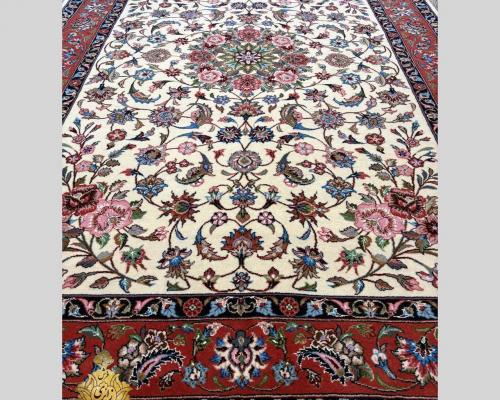 فرش شش متری اردکان با زمینه کرم مسی و طرح گل فرنگ با بافت پشم و ابریشم